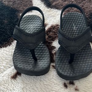 Toddler Nike flip flops